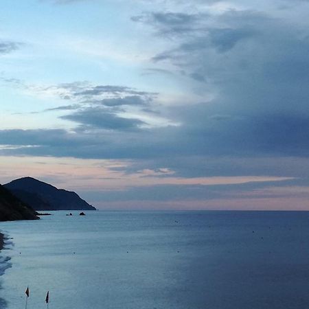 Tino Brezza Di Mare Apartment Deiva Marina Bagian luar foto